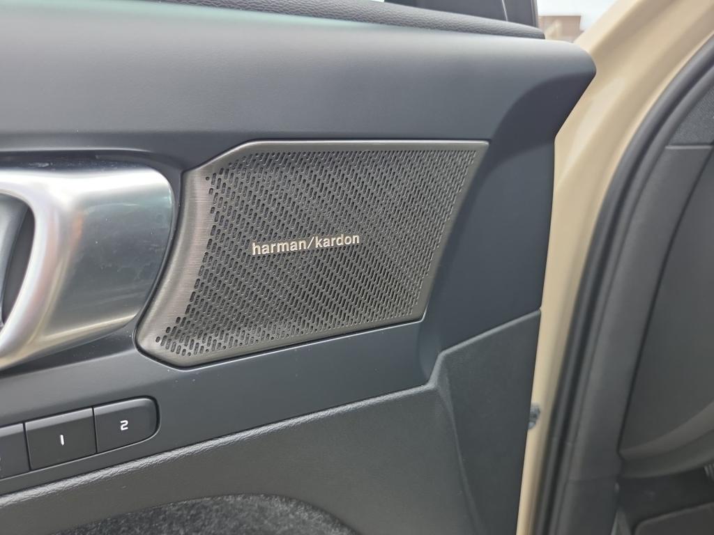 Bild 13: VOLVO PKW XC40 B3 Plus Dark Mild Hybrid