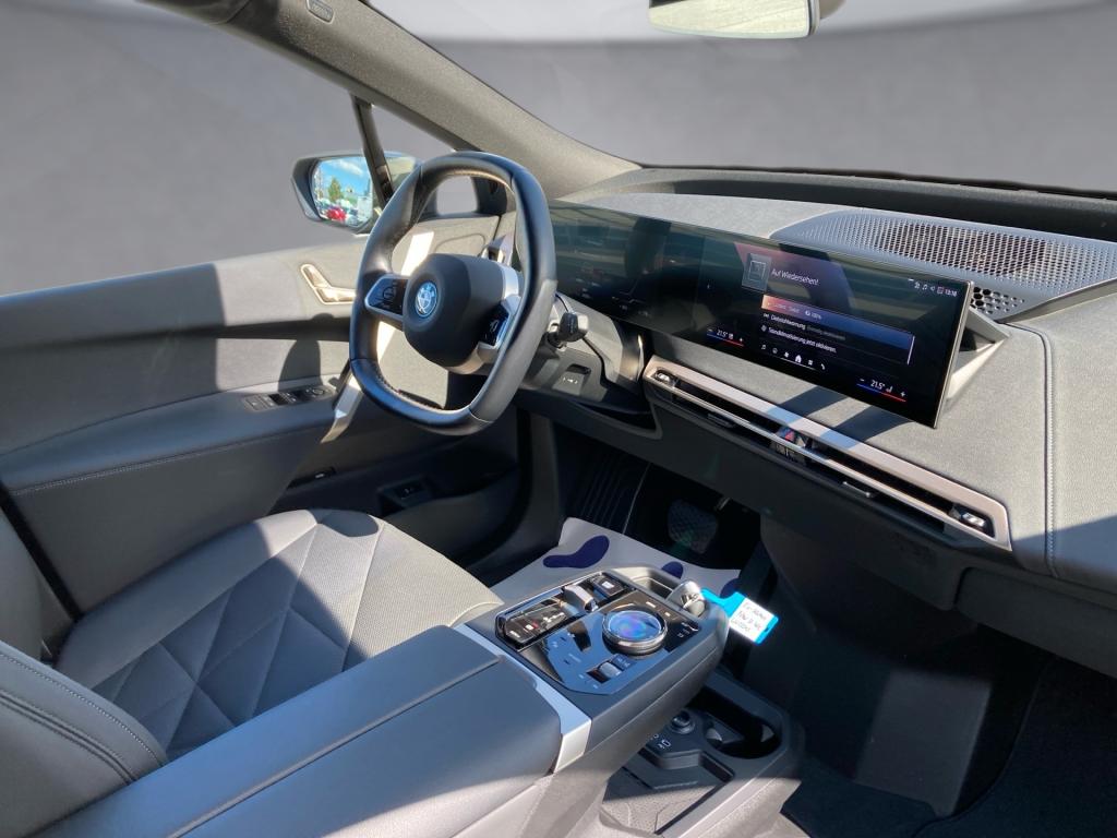 Bild 10: BMW iX xDrive40 71kWh