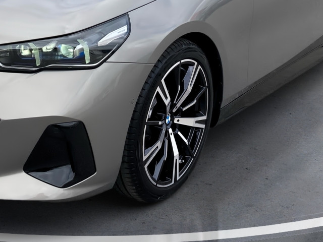 Bild 7: BMW 520d xDrive Touring G61 B47